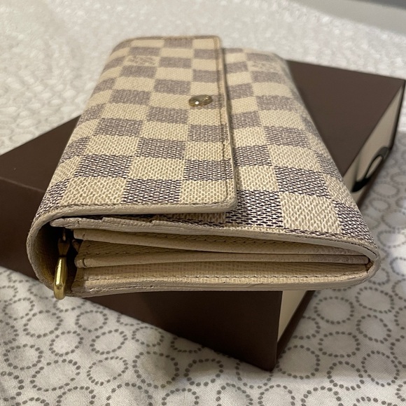 Louis Vuitton Azur Sarah Wallet - Picture 4 of 15